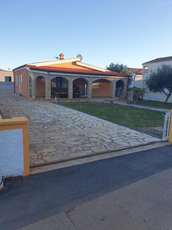 Studio Apartman I Mali Apartman Vir Exterior photo