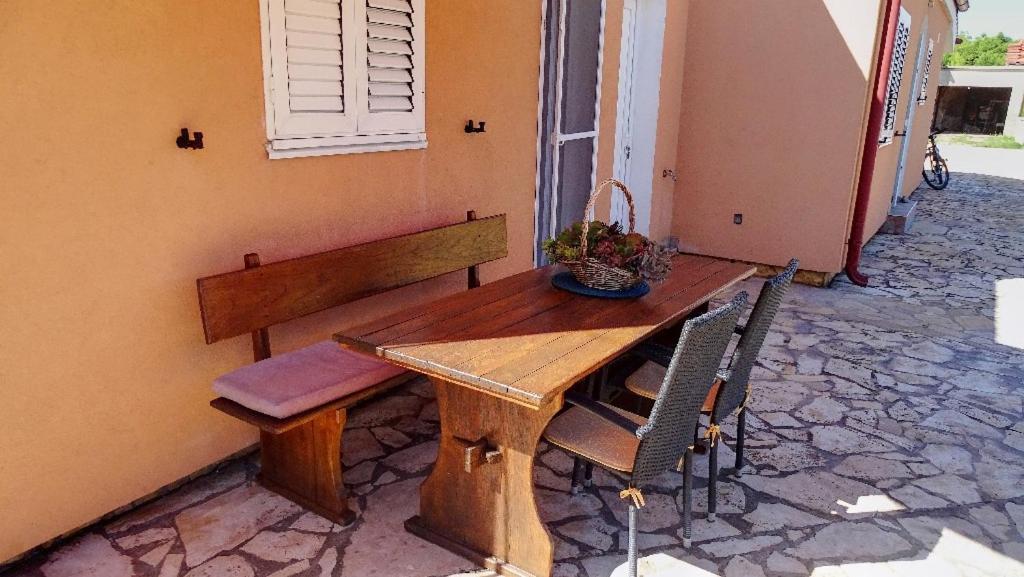 Studio Apartman I Mali Apartman Vir Exterior photo