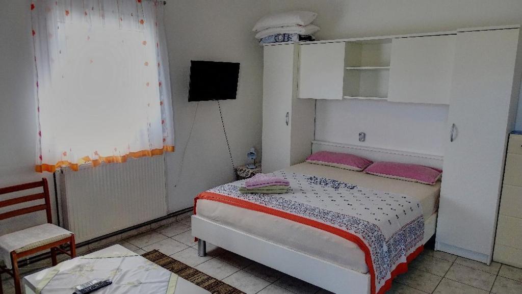 Studio Apartman I Mali Apartman Vir Exterior photo